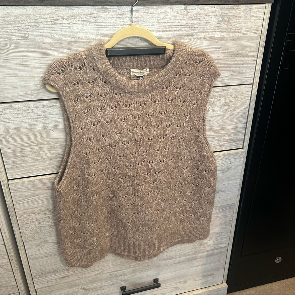 Universal Thread Women’s Taupe Crew Neck Sweater Vest XL